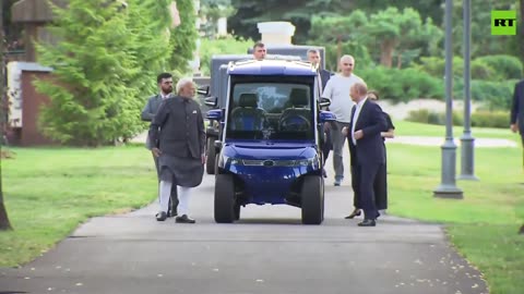 Ο Πούτιν κάνει βόλτα με ένα ηλεκτρικό αυτοκίνητο