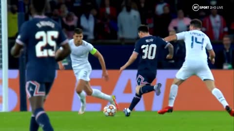 Lionel Messi First Goal For PSG