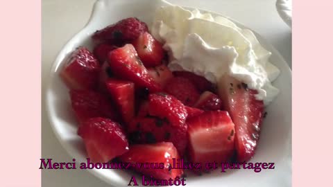 QUICK AND EASY STRAWBERRY AND BASIL RECIPE - RECETTE DE FRAISE AU BASILIC RAPIDE ET FACILE