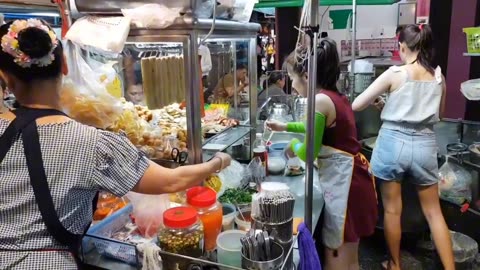 Thai cuisine on the streets | Thai noodle soup