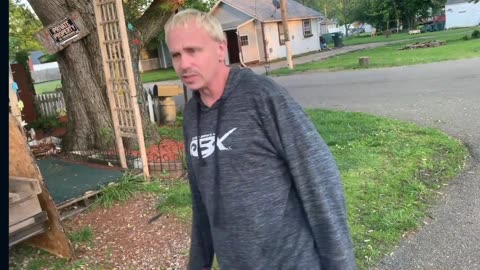 Predator lures 13yr old and gets confronted