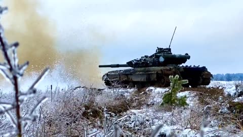 Ukrainian Tank Firing Main Gun(Slomo)