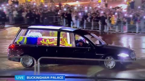 Queen Elizabeth’s Coffin Arrives At Buckingham Palace