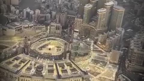 Kaaba now and 1000 years Ago.