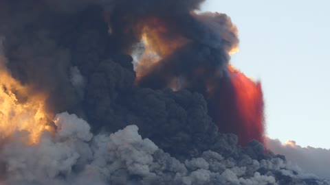 Incredible footage showing violent eruption of Mount Etna