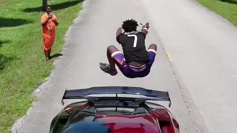 iShowSpeed JUMPED over his Lamborghini 😆