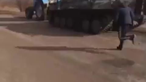 Ukrainian tractor steals Russian APC today