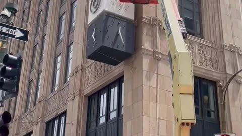 Twitter sign comes down outside HQ in San Francisco