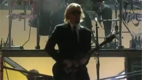 Nickelback - Sharp Dressed Man 2007 Live Video