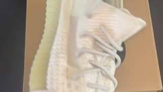 Yeezy Boost 350 V2 Light 🤍