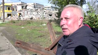 Ukrainians cross ruined bridge in Donbas for aid