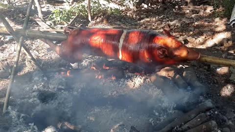 Roasted pig stuffed with karimbuaya and garlic mixture | Lechon Baboy | cookiNchill | Kudjoy