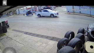 Tire Flies Off and Rolls Across Street