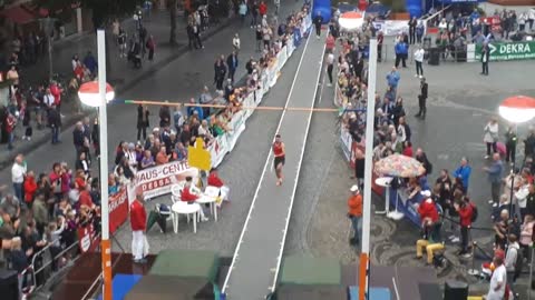 FLIEGEN IN DESSAU - Internationales Stabhochsprungmeeting auf dem Marktplatz