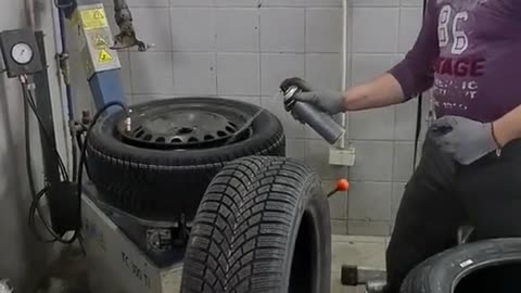 Method for disassembling tire