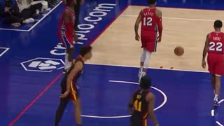 NBA - Jalen Johnson DOUBLE-CLUTCH 😱 Sixers-Hawks