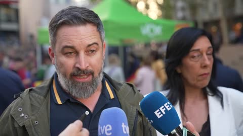 Declaraciones del líder opositor español Abascal en el cierre del 21A vasco junto candidata Amaia