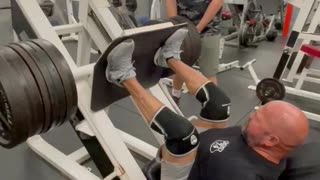 810 lbs Leg Press