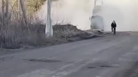 Ukraine War nor HIMARs launch against Russian can't stop this guy's from enjoying his bicycle ride