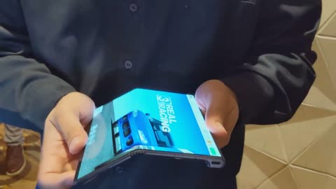 Folding Smartphone Racing Game