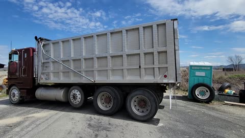 1985 Peterbilt 362 Aluminum Dump bed raising