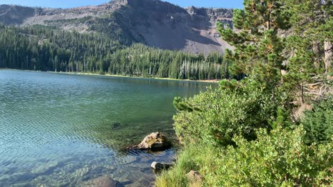 Central Oregon - Little Three Creek Lake - Stunning Perspective - 4K