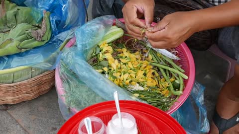 Cambodian Street Food - KHMER NOODLES Phnom Penh Cambodia (1)