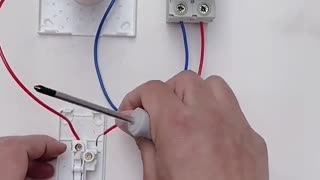 How to connect light to two switches