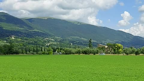 Assisi road view