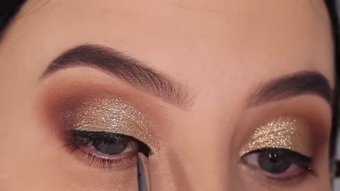 Classic Golden Glitter Eye Makeup Tutorial | Holiday Eye Look