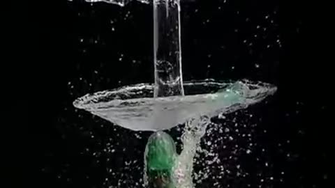 Satisfying slow-motion video 📷