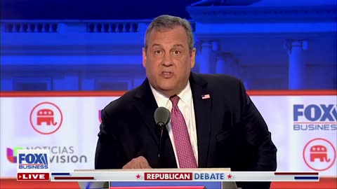 Listen To The Crowd Go Mild As Chris Christie Tries To Nickname Donald Trump