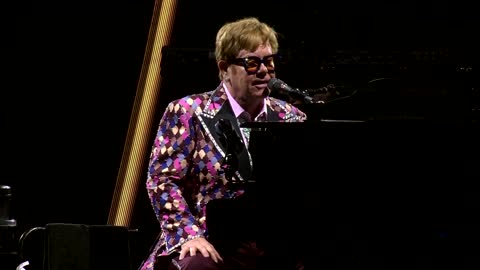 Elton John reflects on 'inspiring' queen at concert