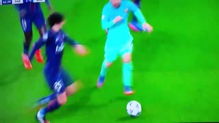 Humillante tunel de Rabiot a Messi