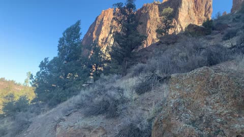 Central Oregon – Smith Rock State Park – Hiking Around the Meandering River Trail – 4K