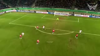 Football moments when 1 vs 1 isn't fair