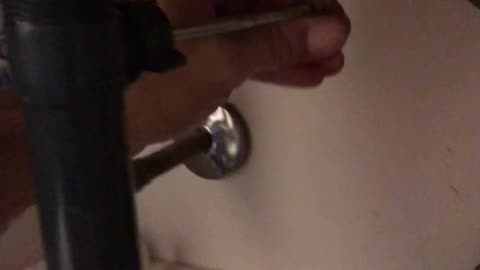 Fixing a leaky drain of the bathroom sink - Dernière Danse - Indila