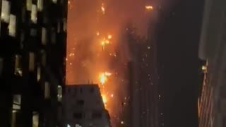 China Gran incendio en un rascacielos en construcción en Hong Kong.