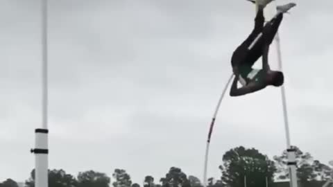 pole vaulting gona wrong