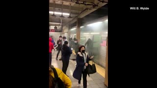 Panic in New York subway station after shooting -eyewitness video