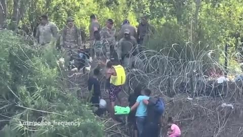 Happening Now: Texas DPS blocking migrants from entering.