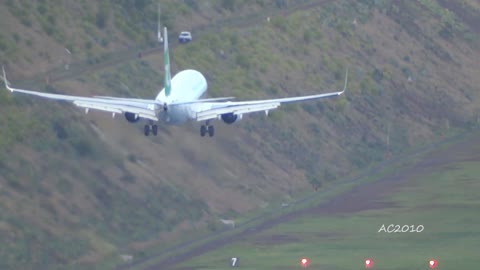 A320 and Boeing 737 CROSSWIND Landings