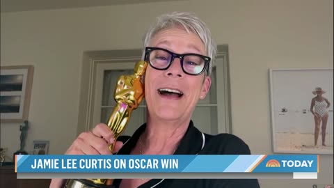 Jamie Lee Curtis says her Oscars statue is a “they/them”