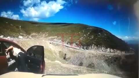 man forgets to put hand brake on at lookout with family in the car.