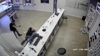 Man tries to rob a phone store and finds out