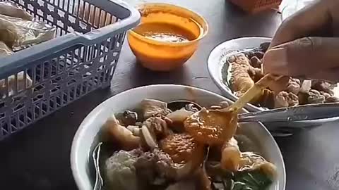 Makanan khas indonesia BAKSO untung bersih hampir 20jta dari omset penjualannya.