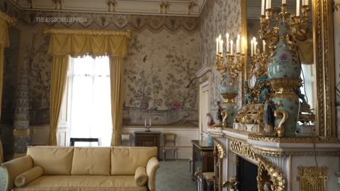 London's Buckingham Palace opens iconic balcony room to visitors for first time.mp4