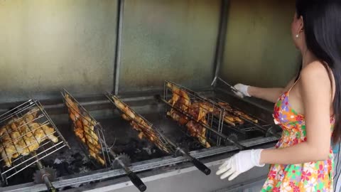 Currently, the hottest chicken house on YouTube / Herb Charcoal Barbecue Chicken / Thai Street Food