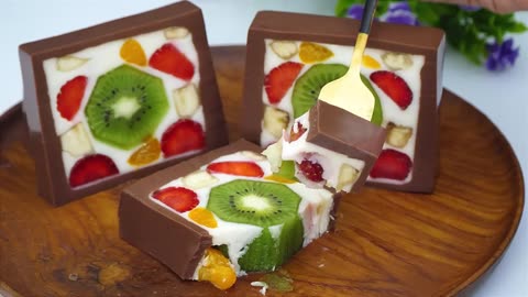 Do you have milk, chocolate and fruit? Make this delicious dessert