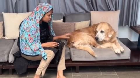Suma Kanakala Trying to Frighten her Pet Dog Exclusive Visuals